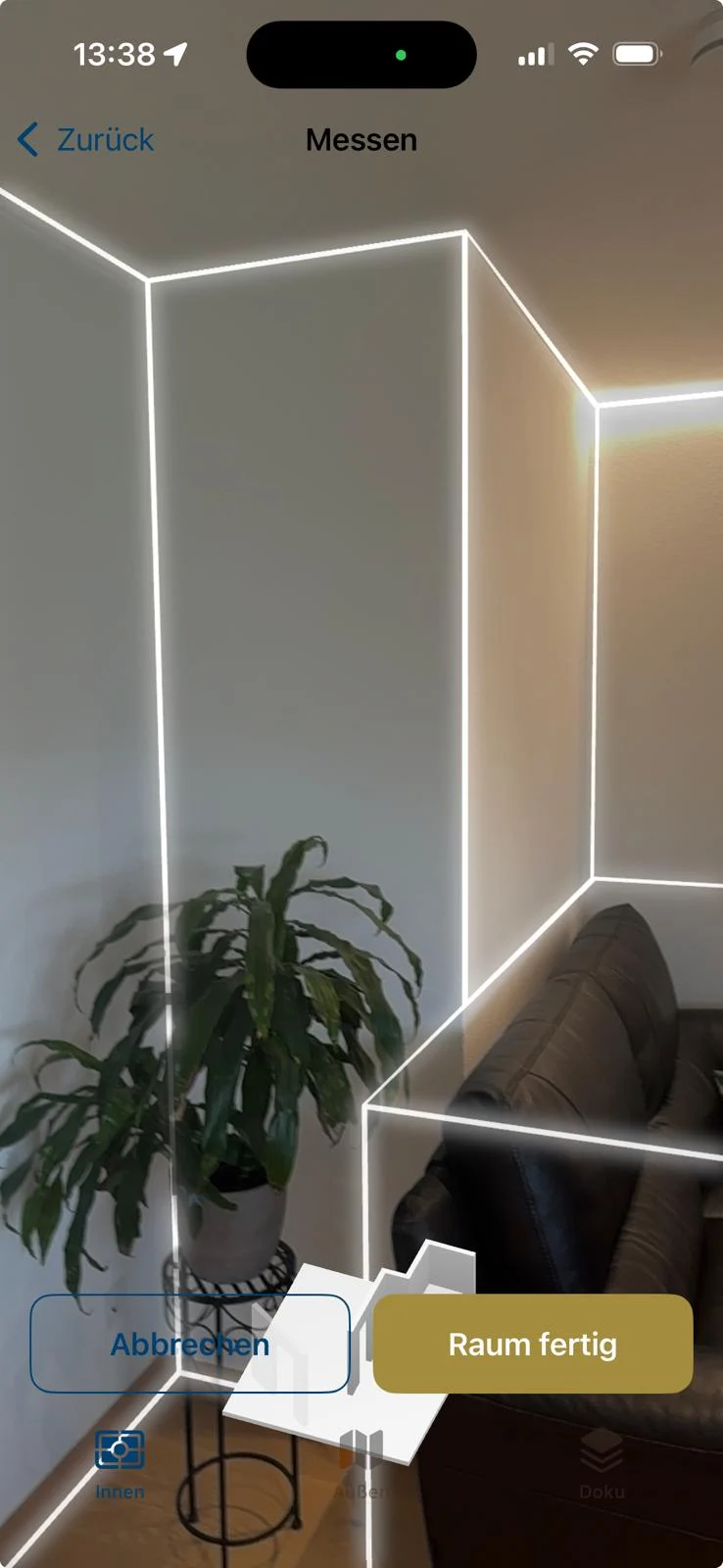 RESUMA&nbsp;MOBIL im Einsatz: Der LiDAR-Sensor legt die erkannten Raumkanten über das Kamerabild